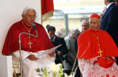 Papa Benedict cu Cardinalul Bagnasco